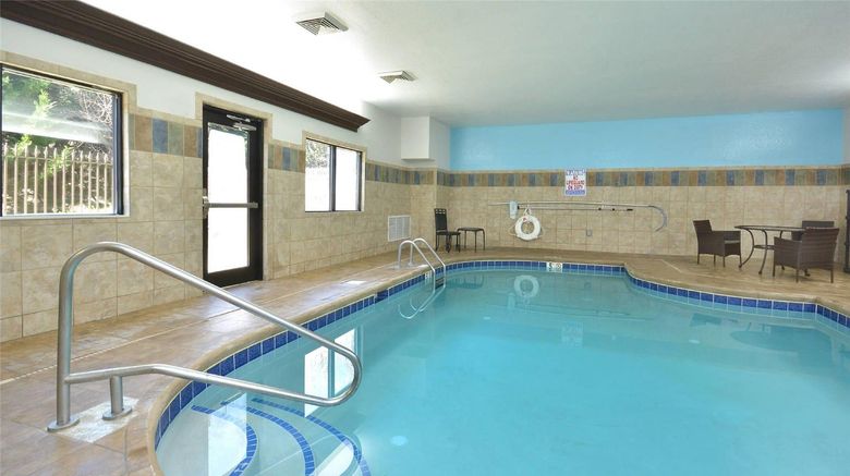 <b>Brookstone Lodge Pool</b>. Images powered by <a href="https://iceportal.shijigroup.com/" title="IcePortal" target="_blank">IcePortal</a>.