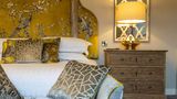 <b>Peak Edge Hotel Suite</b>. Images powered by <a href="https://iceportal.shijigroup.com/" title="IcePortal" target="_blank">IcePortal</a>.
