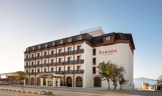 Ramada by Wyndham Van Exterior