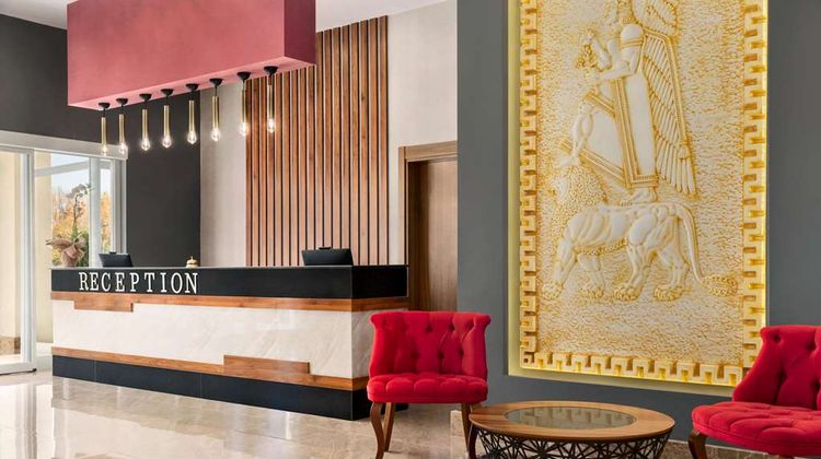 Ramada by Wyndham Van Lobby