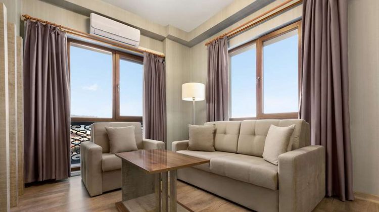 Ramada by Wyndham Van Suite