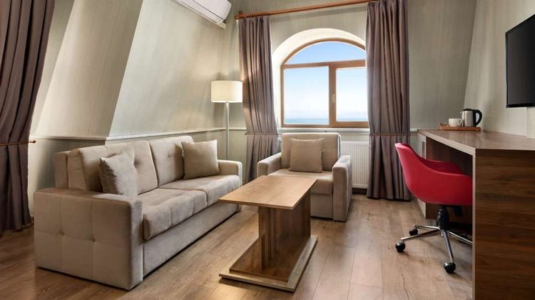Ramada by Wyndham Van Suite