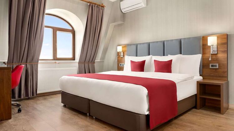 Ramada by Wyndham Van Suite