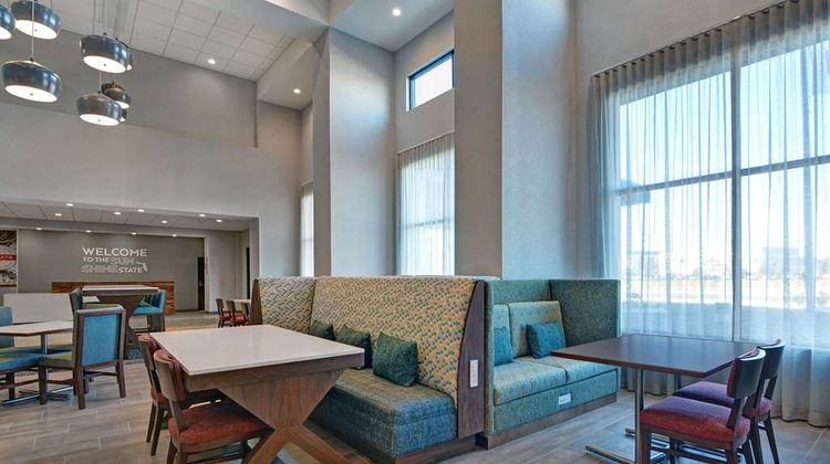 Hampton Inn and Suites Middleburg Lobby