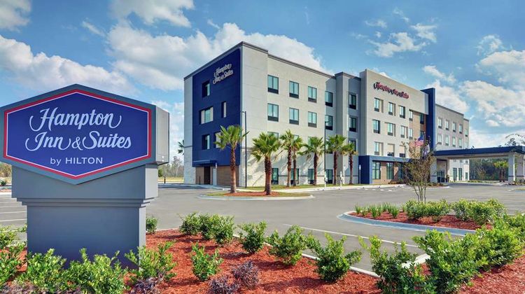 Hampton Inn and Suites Middleburg Exterior