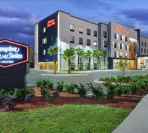 Hampton Inn and Suites Middleburg Exterior