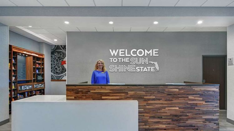 Hampton Inn and Suites Middleburg Lobby