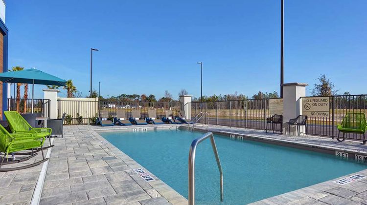 Hampton Inn and Suites Middleburg Pool