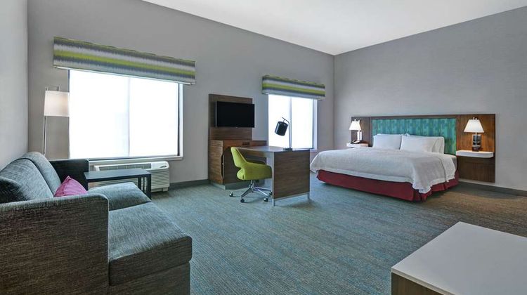 Hampton Inn and Suites Middleburg Room