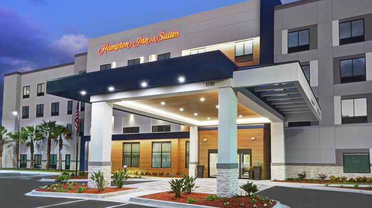 Hampton Inn and Suites Middleburg Exterior