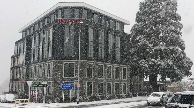 Ramada By Wyndham Queenstown Central Exterior