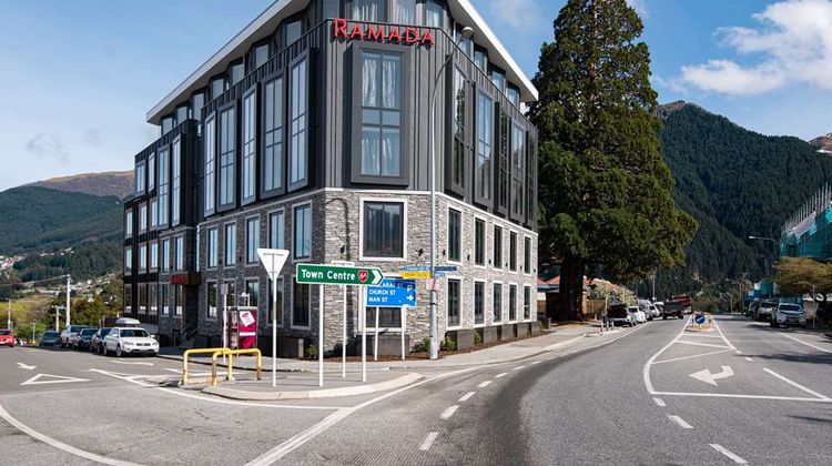 Ramada By Wyndham Queenstown Central Exterior