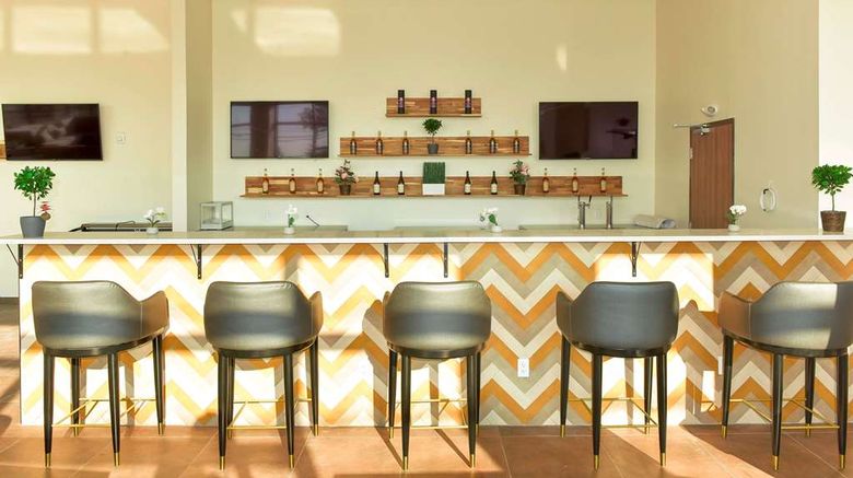 <b>Wyndham Garden North Bergen Restaurant</b>. Images powered by <a href="https://iceportal.shijigroup.com/" title="IcePortal" target="_blank">IcePortal</a>.