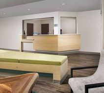WoodSpring Suites Cherry Hill Lobby