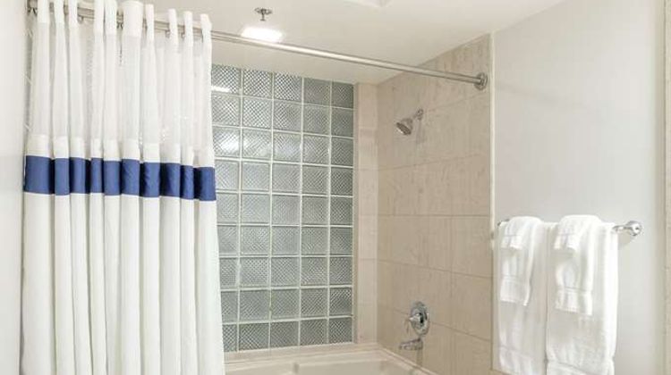 Atheneum Suite Hotel & Conference Center Room