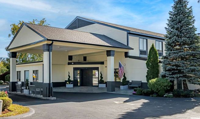 Clarion Inn Exterior