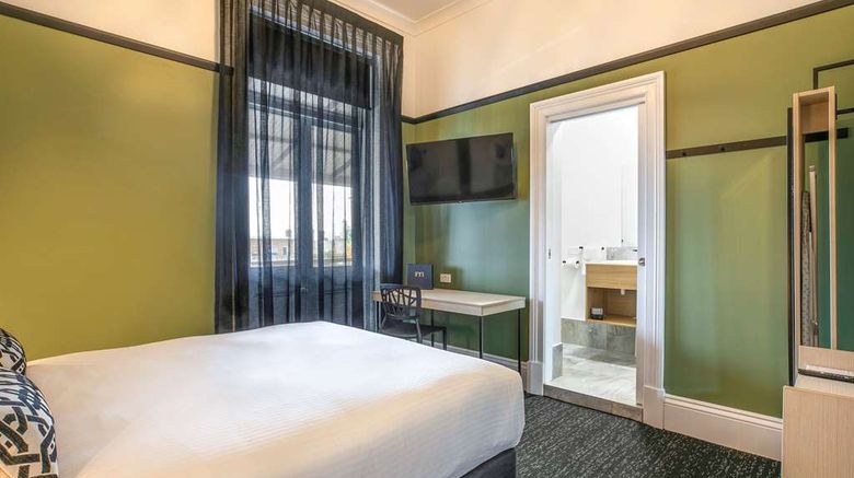 <b>Nightcap at Exeter Hotel Suite</b>. Images powered by <a href="https://iceportal.shijigroup.com/" title="IcePortal" target="_blank">IcePortal</a>.