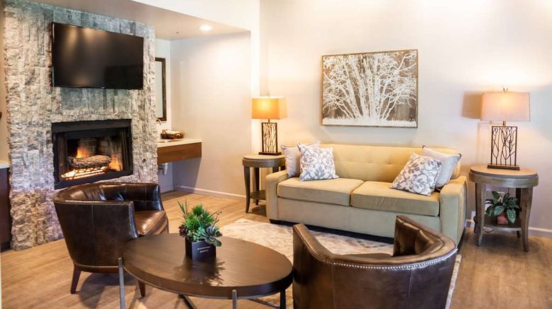 <b>The Inn at Pasatiempo Suite</b>. Images powered by <a href="https://iceportal.shijigroup.com/" title="IcePortal" target="_blank">IcePortal</a>.