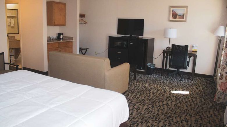 <b>SureStay Hotel by BW North Myrtle Beach Suite</b>. Images powered by <a href="https://iceportal.shijigroup.com/" title="IcePortal" target="_blank">IcePortal</a>.