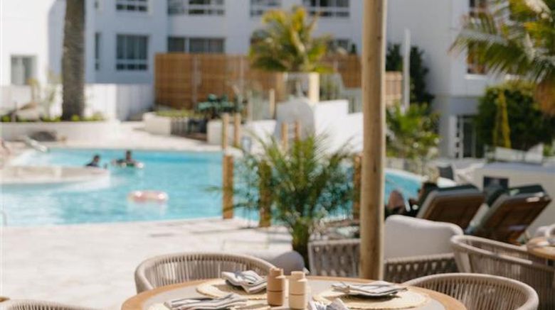 <b>President Hotel Pool</b>. Images powered by <a href="https://iceportal.shijigroup.com/" title="IcePortal" target="_blank">IcePortal</a>.