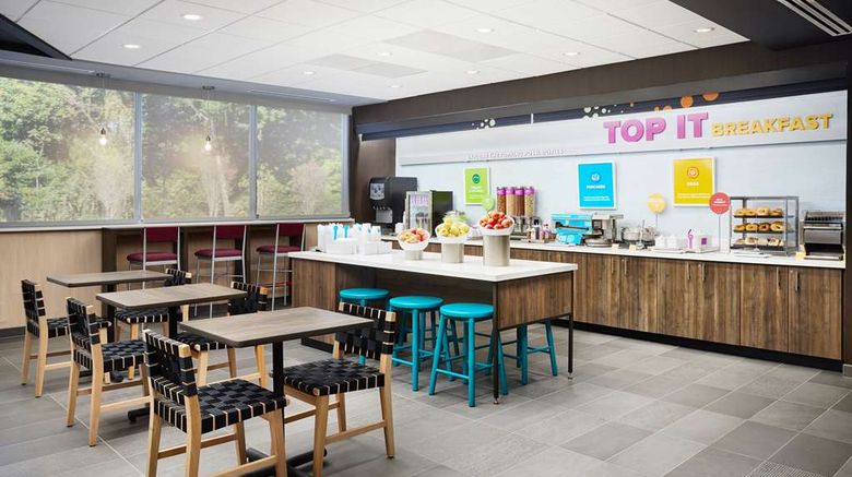 <b>Tru by Hilton Atlanta Northlake Parkway Restaurant</b>. Images powered by <a href="https://iceportal.shijigroup.com/" title="IcePortal" target="_blank">IcePortal</a>.