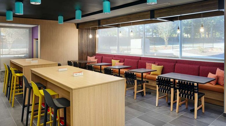 <b>Tru by Hilton Atlanta Northlake Parkway Restaurant</b>. Images powered by <a href="https://iceportal.shijigroup.com/" title="IcePortal" target="_blank">IcePortal</a>.