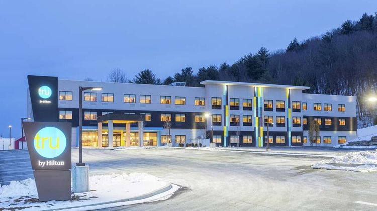 Tru by Hilton Vestal Exterior