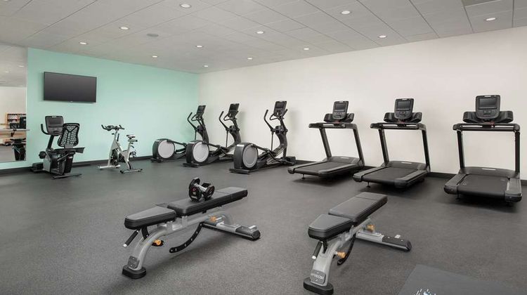 Hampton Inn & Suites Airport Lake Pointe Health