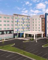 Hampton Inn & Suites Airport Lake Pointe