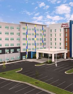 Hampton Inn & Suites Airport Lake Pointe