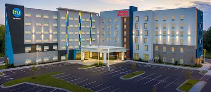 Hampton Inn & Suites Airport Lake Pointe Exterior