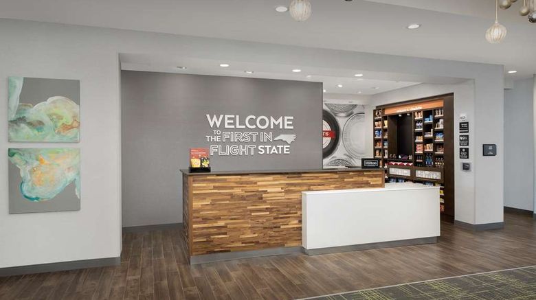 <b>Hampton Inn & Suites Airport Lake Pointe Lobby</b>. Images powered by <a href="https://iceportal.shijigroup.com/" title="IcePortal" target="_blank">IcePortal</a>.