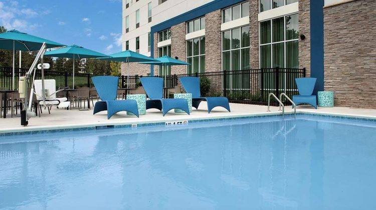 Hampton Inn & Suites Airport Lake Pointe Pool