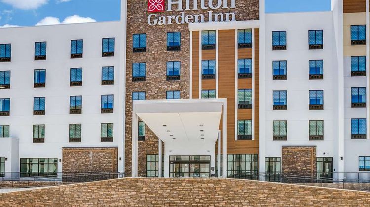 Hilton Garden Inn Dallas Central Expy Exterior