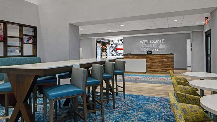 Hampton Inn and Suites Farmers Branch Lobby