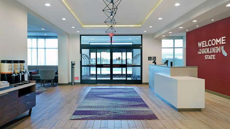 Hampton Inn Patterson Lobby