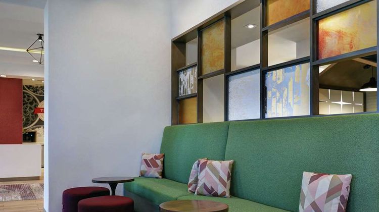 Hampton Inn Patterson Lobby