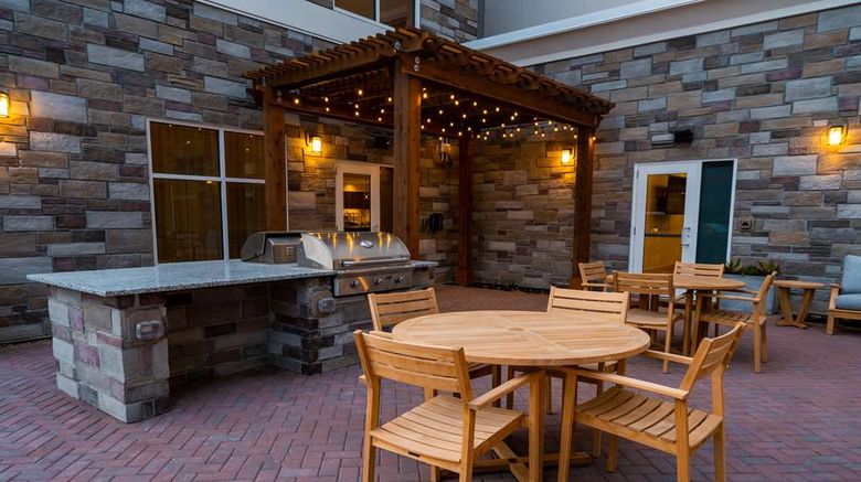 <b>Homewood Suites Rancho Cordova Exterior</b>. Images powered by <a href="https://iceportal.shijigroup.com/" title="IcePortal" target="_blank">IcePortal</a>.
