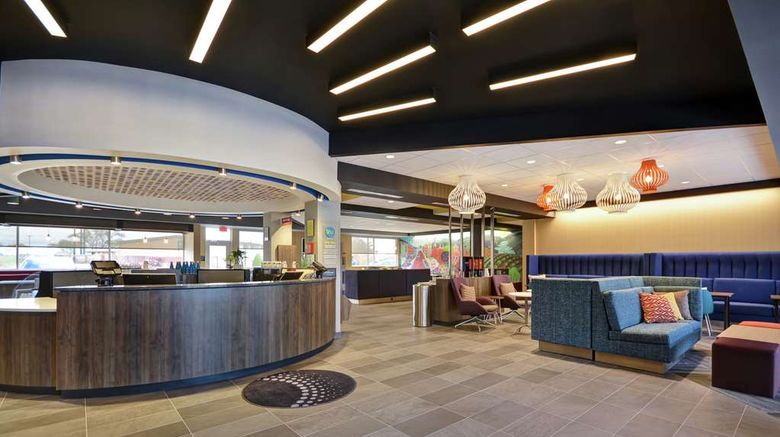 <b>Tru by Hilton Winchester Lobby</b>. Images powered by <a href="https://iceportal.shijigroup.com/" title="IcePortal" target="_blank">IcePortal</a>.