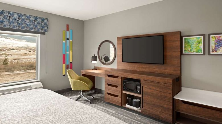 <b>Hampton Inn & Stes by Hilton Kelowna Apt Room</b>. Images powered by <a href="https://iceportal.shijigroup.com/" title="IcePortal" target="_blank">IcePortal</a>.