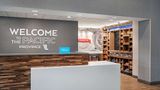 <b>Hampton Inn & Stes by Hilton Kelowna Apt Lobby</b>. Images powered by <a href="https://iceportal.shijigroup.com/" title="IcePortal" target="_blank">IcePortal</a>.