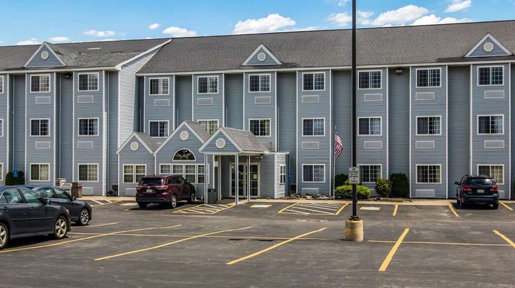 Quality Inn & Suites Grove City Exterior