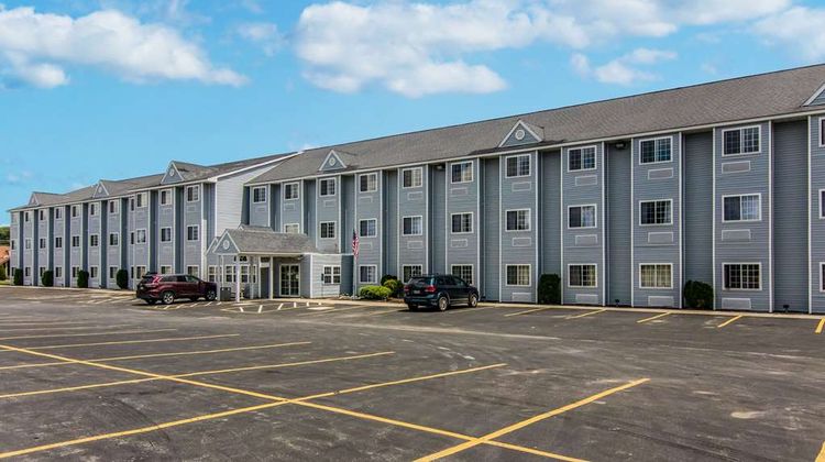 Quality Inn & Suites Grove City Exterior