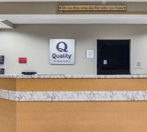 Quality Inn & Suites Grove City Lobby