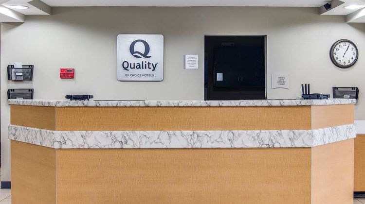 Quality Inn & Suites Grove City Lobby