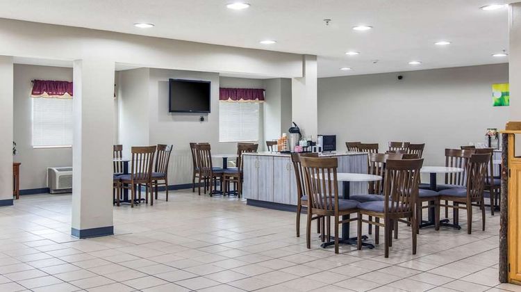 Quality Inn & Suites Grove City Lobby