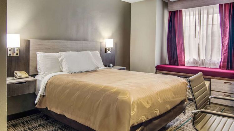Quality Inn & Suites Grove City Room