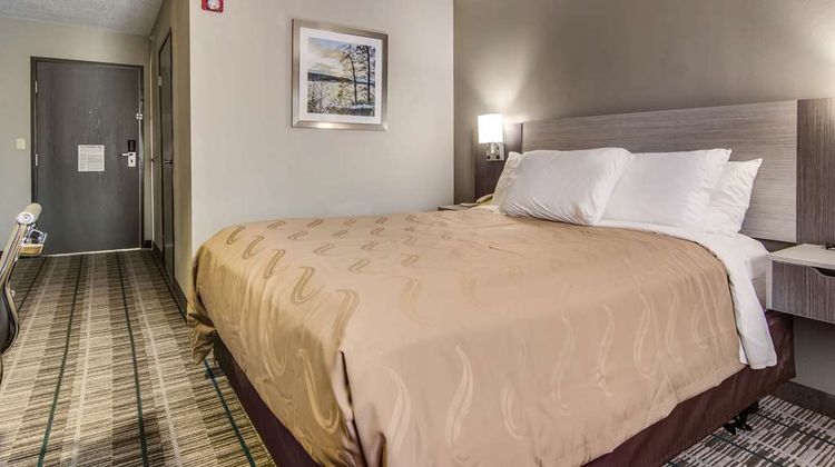 Quality Inn & Suites Grove City Room