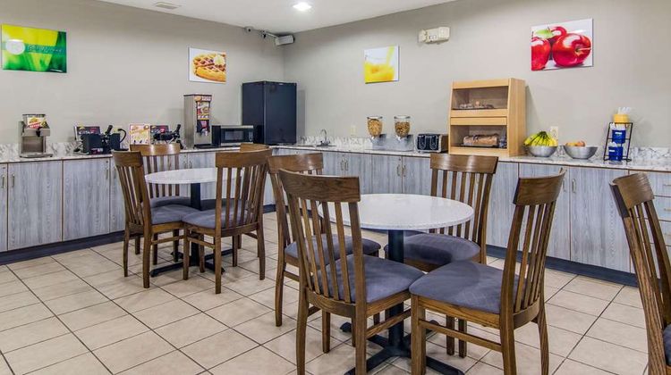Quality Inn & Suites Grove City Restaurant