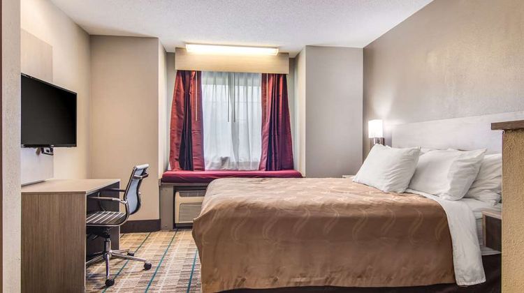 Quality Inn & Suites Grove City Room